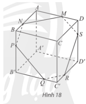 Cho hình hộp ABCD.A’B’C’D’và một mặt phẳng (α) cắt các mặt của hình hộp theo các giao tuyến MN, NP, PQ, QR, RS, SM như Hình 18. Chứng minh các cặp cạnh đối của lục giác MNPQRS song song với nhau.  (ảnh 1)
