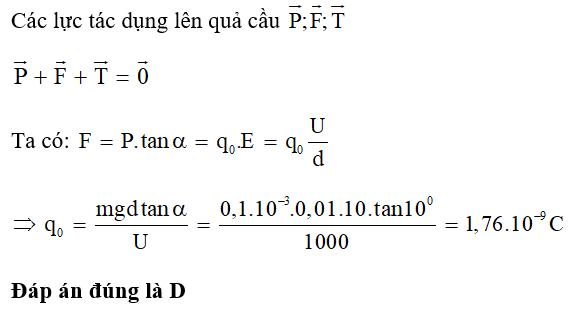 Một quả câu tích điện có khối lượng 0,1 g nằm cân bằng giữa hai bản tụ điện phẳng đứng cạnh nhau d = 1 cm. Khi hai bản tụ được nối với hiệu điện thế U = 1000 V thì dây treo quả cầu lệch khỏi phương thẳng đứng một góc a = 10°. Điện tích của quả cầu bằng A. qo = 1,33.10-9 C.  C. qo = 1,13.10-9 C. B. qo = 1,31.10-9 C. D. qo = 1,76.10-9 C. (ảnh 1)