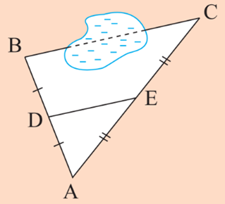 Giữa hai điểm B và C có một hồ nước (xem hình bên). Biết DE = 45 m. Làm thế nào để tính được khoảng cách giữa hai điểm B và C? (ảnh 1)