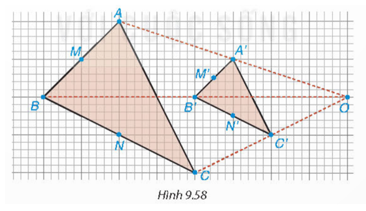 Lấy điểm O và vẽ tam giác A'B'C' như Hình 9.58. Trên các tia OA', OB', OC', lấy các điểm A, B, C sao cho OA = 2OA', OB = 2OB', OC = 2OC'. (ảnh 1)