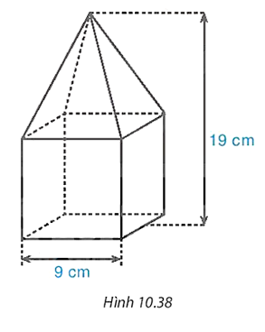 Một khối gỗ gồm đế là hình lập phương cạnh 9 cm và phần trên là một hình chóp tứ giác đều (H.10.38). Tính thể tích khối gỗ.   (ảnh 1)