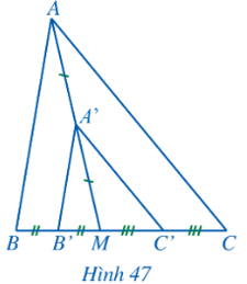 Cho tam giác ABC, điểm M nằm trên cạnh BC. Gọi A’, B’, C’ lần lượt là trung điểm của các đoạn thẳng MA, MB, MC (Hình 47).   (ảnh 1)