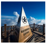 Chóp inox đặt trên đỉnh núi Fansipan (Việt Nam) có dạng hình chóp tam giác đều với diện tích đáy khoảng 1 560 cm2 và chiều cao khoảng 95 cm. Thể tích của chóp inox trên đỉnh núi Fansipan là:   A. 49 400 cm3; B. 44 900 cm3; C. 99 400 cm3; D. 148 200 cm3. (ảnh 1)