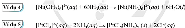 Trong Ví dụ 4 và Ví dụ 5, hãy cho biết:  a) Phối tử thay thế và phối tử bị thay thế. b) Dấu hiệu của phản ứng tạo phức chất có thể là gì? (ảnh 1)