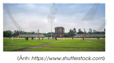 Khuôn viên quảng trường Ba Đình ngày nay có dạng hình chữ nhật với chiều dài 320 m và chiều rộng 100 m (ảnh 1)