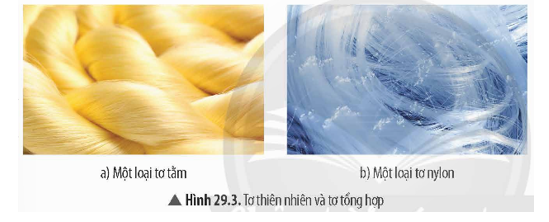Hãy cho biết thành phần hóa học chủ yếu của tơ tằm và cách phân biệt 2 loại tơ ở Hình 29.3.   (ảnh 1)