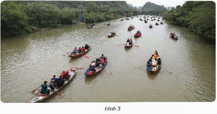 Khi đi tham quan chùa Hương, du khách được chở bởi các thuyền chèo bằng tay. Theo em: - Chèo thuyền bằng tay có những lợi ích gì đối với môi trường? (ảnh 1)