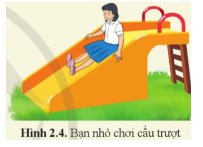 Phân tích sự chuyển hóa động năng và thế năng của bạn nhỏ khi chơi cầu trượt ở hình 2.4 trong hai trường hợp sau:   a. Bỏ qua ma sát của mặt (ảnh 1)