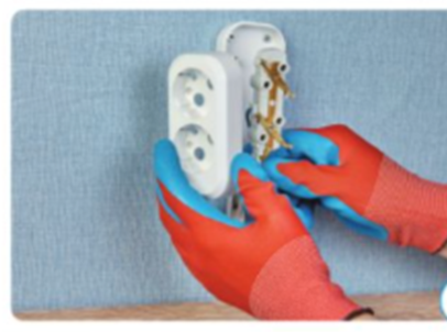 Vì sao người thợ điện cần đeo găng tay khi kiểm tra, sửa chữa điện (hình 7)? (ảnh 1)