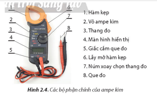 Em hãy tìm hiểu ampe kìm như minh họa ở Hình 2.4 và cho biết ampe kìm có thể sử dụng để đo, kiểm tra những đại lượng điện nào của mạng điện trong nhà.   (ảnh 1)
