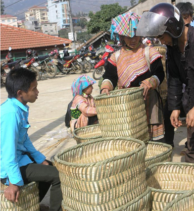 Sưu tầm tranh ảnh, bài viết về đồ dùng hoặc đồ thủ công mĩ nghệ của một dân tộc thiểu số trên đất nước Việt Nam. (ảnh 2)