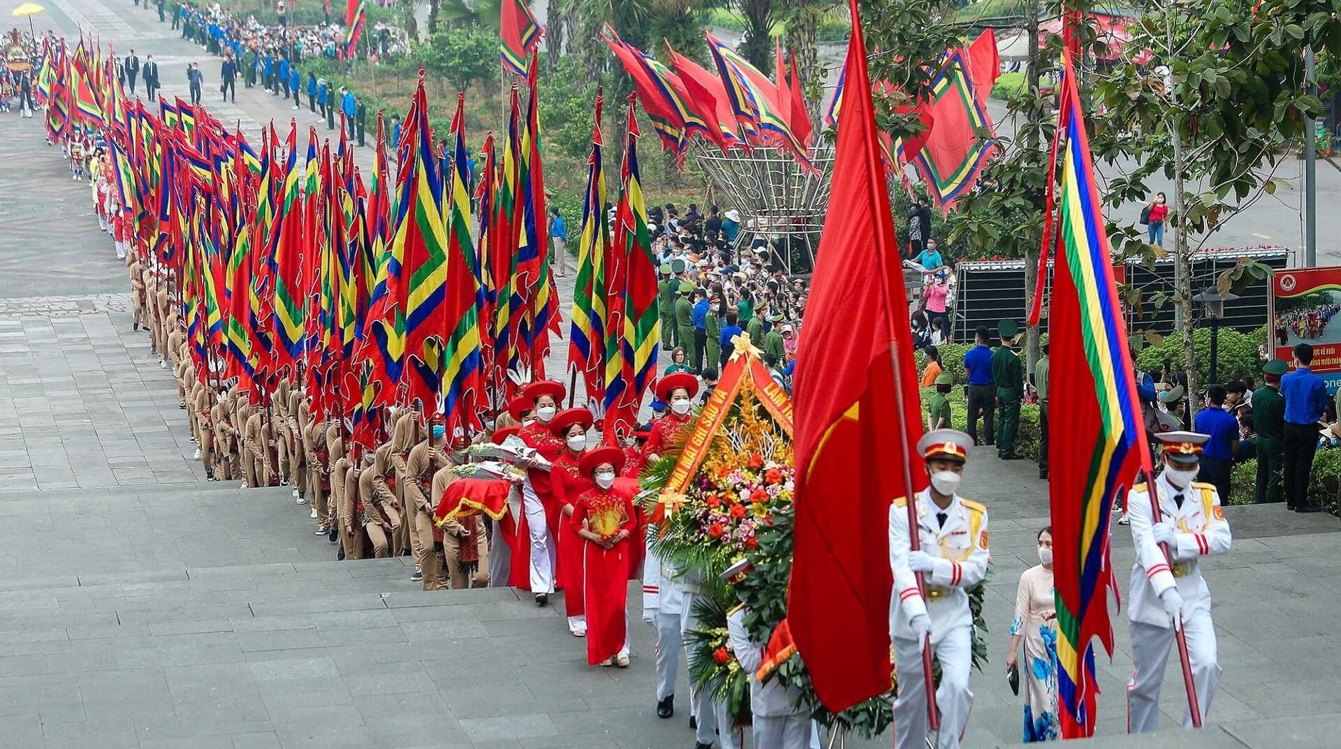 Làm sáng tỏ biểu hiện và ý nghĩa của một tín ngưỡng cụ thể trong đời sống của cư dân ở địa phương em. (ảnh 1)