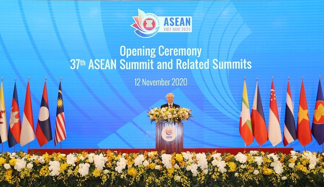 Sưu tầm tư liệu (tranh ảnh, văn kiện,...) về ASEAN và quan hệ Việt Nam - ASEAN. Giới thiệu những tư liệu đó với thầy cô và bạn học. (ảnh 3)