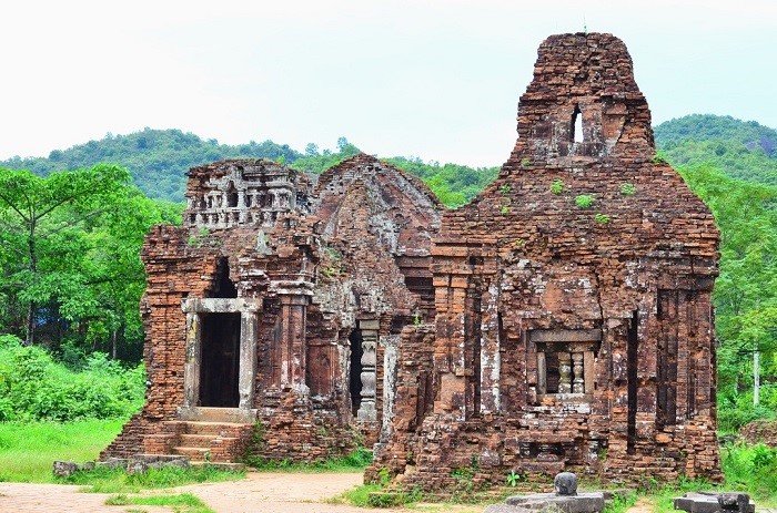 Sưu tầm tranh ảnh về một đền tháp Chăm ở Việt Nam và giới thiệu với bạn, người thân. (ảnh 2)