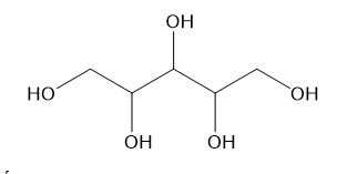 Xylitol là chất tạo ngọt tự nhiên được chiết xuất từ cây bạch dương và cây sồi, có vị ngọt như đường mía nhưng lượng calo thấp. Xylitol có công thức cấu tạo như sau:   a) Xylitol thuộc loại hợp chất alcohol đa chức. b) Xylitol có tan tốt trong nước do có nhóm chức carbonyl. c) Công thức phân tử của xylitol là C5H10O5. d) Xylitol có 3 đồng phân alcohol. (ảnh 1)