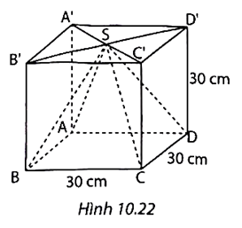 Từ một khúc gỗ hình lập phương cạnh 30 cm (H.10.22), người ta cắt đi một phần gỗ để được phần còn lại là một hình chóp tứ giác đều có đáy là hình vuông cạnh 30 cm và chiều cao của hình chóp cũng bằng 30 cm. Tính thể tích phần gỗ bị cắt đi. (ảnh 1)