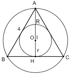 Cho tam giác đều ABC có độ dài cạnh bằng 4 cm. Tính bán kính đường tròn ngoại tiếp và bán kính đường tròn nội tiếp tam giác ABC. (ảnh 1)
