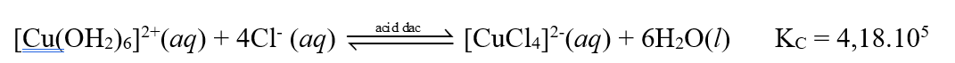 Có hai thí nghiệm dưới đây.  Thí nghiệm 1 ở 0°C: Có một ống nghiệm chứa 1 mL dung dịch copper(II) sulfate 0,5% màu xanh nhạt. Thêm từ từ cho đến hết 2 mL dung dịch hydrochloric acid đặc không màu vào ống nghiệm đó thì thu được dung dịch có màu vàng chanh do có quá trình: (ảnh 1)