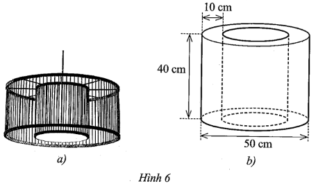 Một chiếc đèn khung tre đan trang trí phòng khách có dạng hai hình trụ với cùng chiều cao được lồng vào nhau (Hình 6a). Mặt xung quanh của hình trụ bên trong được dán bằng vải màu mỡ gà (ảnh 1)