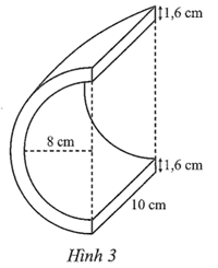 Một vật thể rắn hình chữ C dạng nửa hình trụ có bán kính bên trong là 8 cm và độ dày đồng đều là 1,6 cm có chiều cao là 10 cm (Hình 3). Tìm thể tích của vật thể (kết quả làm tròn đến hàng đơn vị của xăngtimét khối). (ảnh 1)