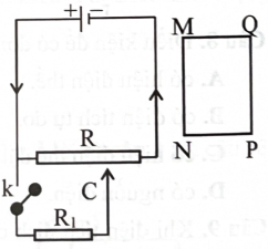 Một khung dây dẫn hình chữ nhật MNPQ đặt trong cùng một mặt phẳng với một mạch điện như hình vẽ. Khoá K đang mở, sau đó đóng lại thì trong khung dây  (ảnh 1)