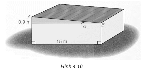 Tìm góc nghiêng α và chiều rộng AB của mái nhà kho trong Hình 4.16 (góc làm tròn đến độ, độ dài làm tròn đến dm). (ảnh 1)