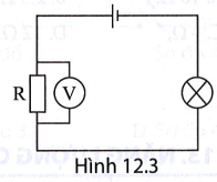 Cho sơ đồ mạch điện như Hình 12.3. Hiệu điện thế giữa hai đầu bóng đèn là bao nhiêu nếu điện trở (ảnh 1)