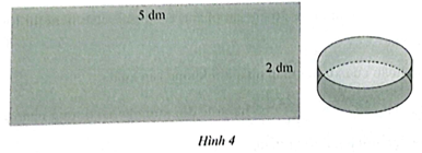 Nam dùng một tấm bìa có kích thước 50 cm x 20 cm để làm một chiếc lon hình trụ (không có nắp).  Hỏi cần chọn bán kính đáy hình trụ là bao nhiêu xăngtimét thì lon hình trụ đạt thể tích lớn nhất?  Lưu ý: Kết quả làm tròn đến hàng phần trăm của xăngtimét, bỏ qua phần hao hụt khi cắt và tạo hình, đáy và mặt bên phải là các bìa nguyên vẹn (không ghép nối). (ảnh 1)