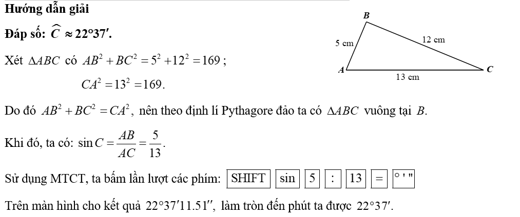 Cho tam giác \(ABC\) có \(AB = 5{\rm{\;cm}},\,\,BC = 12{\rm{\;cm}}\) và \(CA = 13{\rm{\;cm}}.\) Tính số đo góc \(C\) (làm tròn kết quả đến phút). (ảnh 1)