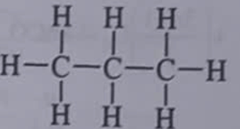 Với đặc tính là nguồn nhiên liệu sạch và thân thiện với môi trường, gas dần khẳng định được vị trí của mình trong đời sống và sản xuất. Tên đầy đủ của gas là khí đốt hoá lỏng, viết tắt là LPG (Liquefied Petroleum Gas). Khí gas hoá lỏng là một hỗn hợp của các hydrocarbon, chủ yếu là propane (C3H8) và butane (C4H10) và một số thành phần khác. Khí gas có đặc tính không màu, không mùi, dễ cháy, không chứa chất độc nhưng có thể gây ngạt thở. Gas nén vào bình ở thể lỏng nhưng khi thoát ra ngoài lại ở thể khí. Khí gas thoát ra ngoài kết hợp với không khí có thể tạo ra một khối khí nổ rất lớn. Vì vậy, trong thực tế nhà sản xuất pha trộn thêm chất tạo mùi đặc trưng giúp phát hiện hơi gas khi xảy ra sự cố rò rỉ. Em hãy viết công thức cấu tạo và phương trình hoá học khi đốt cháy khí propane (C3H8). (ảnh 1)