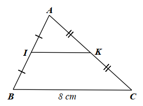 Cho tam giác \(ABC\) có \(I,K\) lần lượt là trung điểm của \(AB,AC\). Biết \(BC = 8{\rm{ cm}}\). Độ dài \(IK\) là A. \(4{\rm{ cm}}{\rm{.}}\)	B. \({\rm{16 cm}}{\rm{.}}\)	C. \({\rm{2 cm}}{\rm{.}}\)	D. \({\rm{12 cm}}{\rm{.}}\) (ảnh 1)