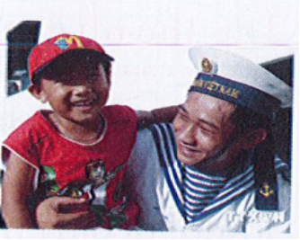 a. Chú của Hiên là.....  b. Chú kể cho Hiên nghe về ...... (ảnh 1)