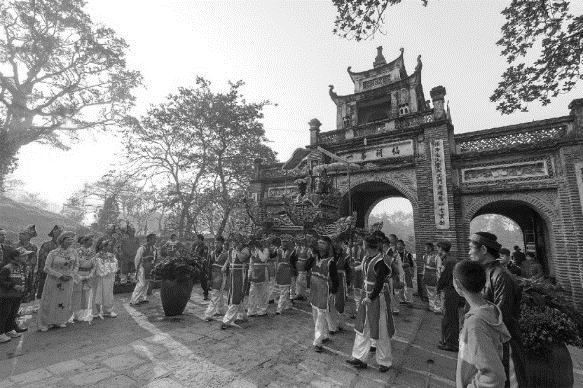 Cho đoạn văn sau, em hãy điền từ thích hợp vào bảng: (ảnh 1)