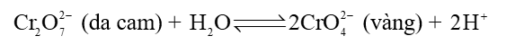 Trong dung dịch \({K_2}C{r_2}{O_7}\) tồn tại cân bằng:\(C{r_2}O_7^{2 - }\) (da cam) +  (vàng) + \(2{H^ + }\)Khi nhỏ vài giọt dung dịch chất vô cơ X vào dung dịch \({K_2}C{r_2}{O_7}\) thì dung (ảnh 1)