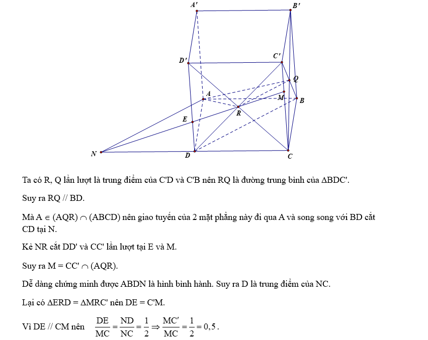 Cho hình hộp ABCD.A'B'C'D'. Gọi Q, R lần lượt là tâm các mặt BCC'B' và CDD'C'. Gọi M là giao điểm CC' và (AQR). Tính \(\frac{{MC'}}{{MC}}\). (ảnh 1)