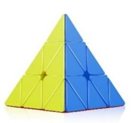 Một khối rubik có dạng hình chóp tam giác đều với diện tích đáy là 22,45 cm^2 (ảnh 1)