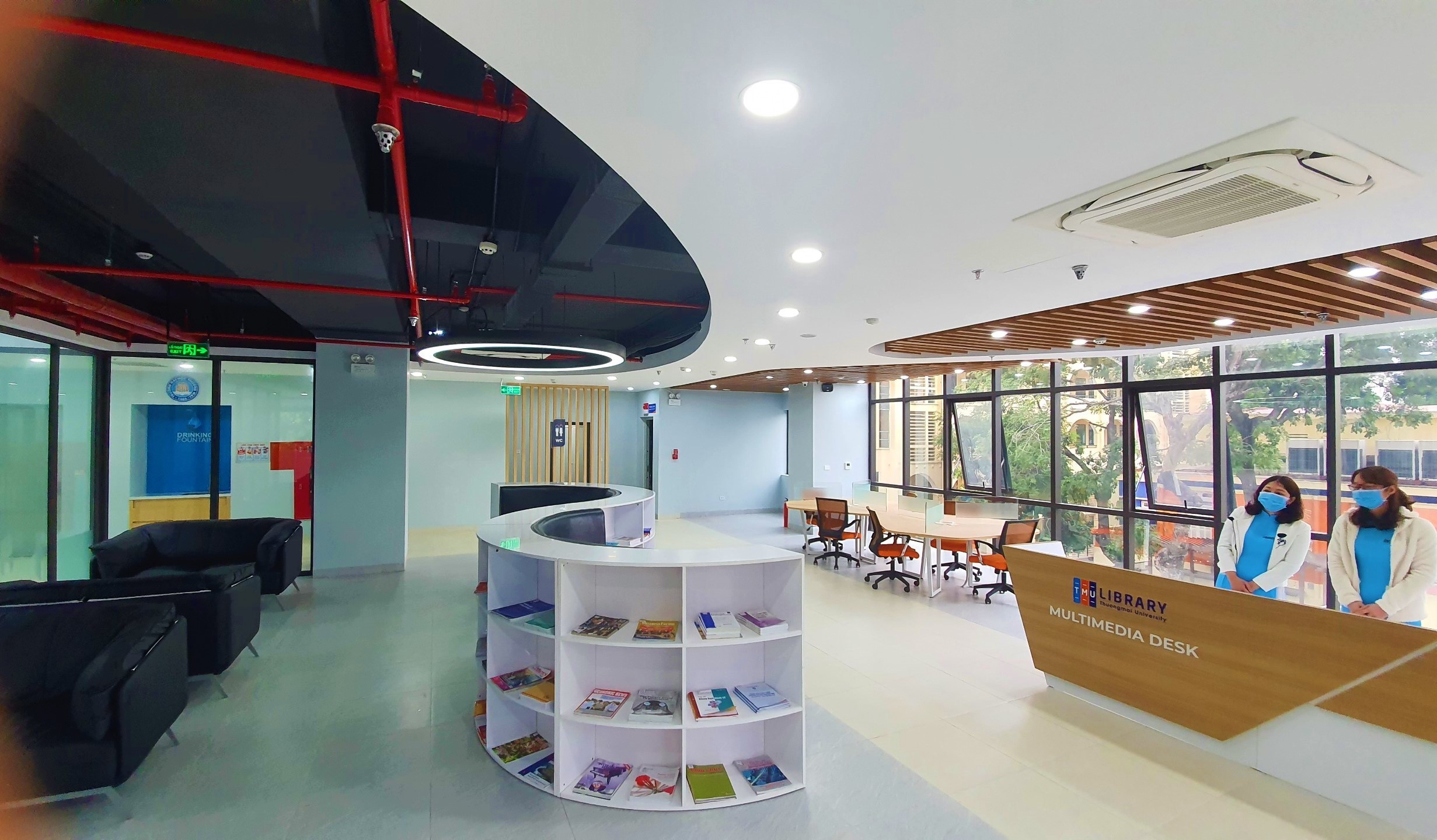 Bên trong thư viện cực “xịn xò” của Đại học Thương mại