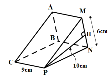 Tính thể tích khối lăng trụ đứng \(ABC.MNP\) ở hình vẽ sau, trong đó \(PC = 9{\rm{ cm, }}MN = 6{\rm{ cm,}}\)  \(PH = 10{\rm{ cm}}{\rm{.}}\) (ảnh 1)