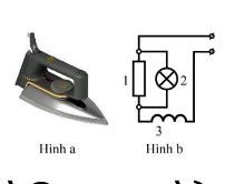 Một bàn ủi (hình a) có thể hoạt động được với dòng điện một chiều và xoay chiều. Đế của bàn ủi có khối lượng 400 g được làm từ hợp kim chịu nhiệt, nhiệt (ảnh 1)