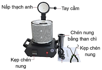 Một lò nung sử dụng điện có công suất $1000$ W được dùng để nấu chảy 1 lượng vàng 24K (được xem là vàng nguyên chất) đang ở nhiệt độ $25^\circ$C. (ảnh 1)