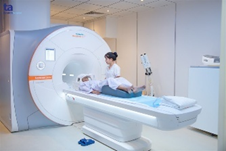 Sóng điện từ được ứng dụng rộng rãi trong nhiều lĩnh vực của đời sống hiện đại. Trong các ứng dụng sau đây, ứng dụng nào không sử dụng sóng điện từ? (ảnh 1)
