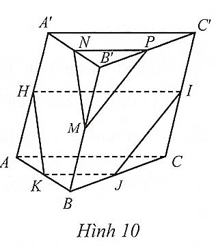 Cho hình lăng trụ tam giác \(ABC \cdot {A^\prime }{B^\prime }{C^\ (ảnh 1)