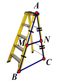 Khi thiết kế một cái thang gấp, để đảm bảo an toàn người thợ đã làm thêm một thanh ngang để giữ cố định ở chính giữa hai bên thang (như hình vẽ bên) sao cho hai chân thang rộng một khoảng là 80 cm. Hỏi người thợ đã làm thanh ngang đó dài bao nhiêu cm? (ảnh 2)