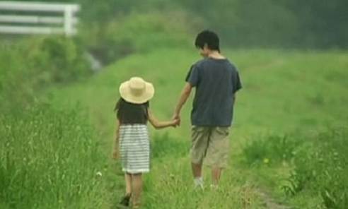 thu-anh-trai-gui-em-gai-cung-me-khac-cha-khi-gia-dinh-tan-vo