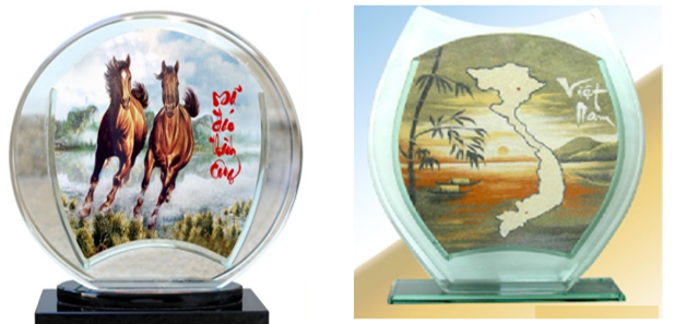 A close-up of a trophy
Description automatically generated