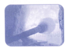 Một thợ thổi thủy tinh đang sử dụng lò nung để nấu chảy thủy tinh. Khi lò đạt khoảng 1 600oC (được làm tròn đến hàng trăm), cô ấy có thể đặt chiếc cốc vào lò. Khoanh vào chữ đặt trước nhiệt độ thực tế của lò nung: (ảnh 1)