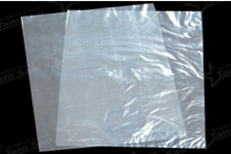 Một nhà máy sản xuất túi nilon tử PE cần sản xuất túi đựng hình chữ nhật có kích thước là 20 × 30 cm (hình dưới), bề dày của lớp nylon là 0,02 cm (ảnh 1)