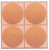 Hà cần một chiếc hộp để đựng 4 cái bánh hình tròn có bán kính là 4 cm. Hà tìm được một cửa hàng bán loại hộp giấy hình vuông có các kích cỡ (độ đài của cạnh hộp) là 80 mm, 100 mm, 140 mm, 160 mm.  (ảnh 1)