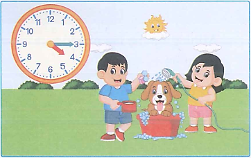 Quan s&aacute;t bức tranh v&agrave; điền v&agrave;o chỗ trống cho th&iacute;ch hợp: (1,5 điểm)  	  Phong v&agrave; Hiền bắt đầu tắm cho ch&uacute; ch&oacute; l&uacute;c &hellip;.. giờ &hellip;.. ph&uacute;t	Phong v&agrave; Hiền tắm xong cho ch&uacute; ch&oacute; l&uacute;c &hellip;.. giờ &hellip;.. ph&uacute;t Thời gian Phong v&agrave; Hiền tắm cho ch&uacute; ch&oacute; l&agrave; &hellip;.. ph&uacute;t (ảnh 1)