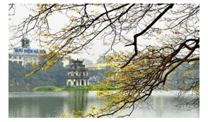 Đây là hình ảnh hồ gì?   A. Hồ Gươm B. Hồ Tây C. Hồ đền Lừ (ảnh 1)